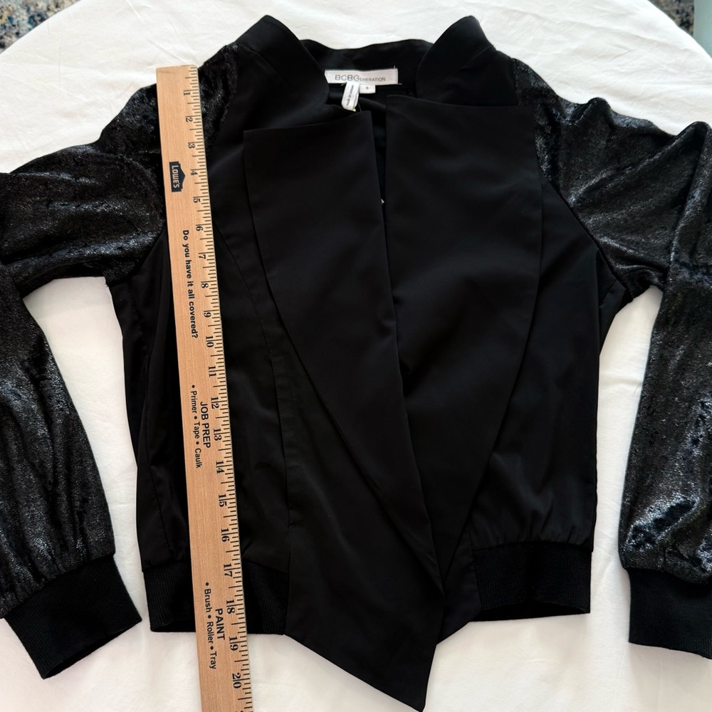 BCBGeneration Black Draped Open-Front Blazer/Text… - image 9